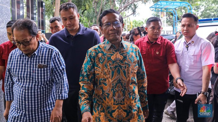 Calon wakil Presiden Mahfud MD di Posko Tim  Pemenangan Nasional (TPN) Ganjar-Mahfud, Kebon Sirih, Jakarta (15/2/2024). (CNBC Indonesia/Faisal Rahman)