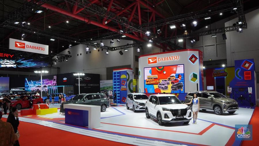 Daihatsu ikut meramaikan pameran otomotif IIMS 2024 (Indonesia International Motor Show) di Jakarta. (CNBC Indonesia/Ferry Sandi)