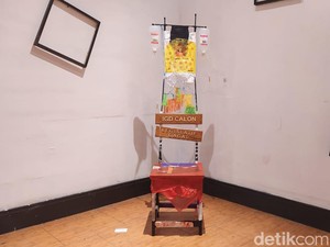 Ini Kursi IGD untuk Caleg Gagal karya Seniman Kota Batu