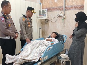 Kelelahan Jaga TPS Nonstop, Anggota Linmas Kota Pasuruan Dirawat di IGD