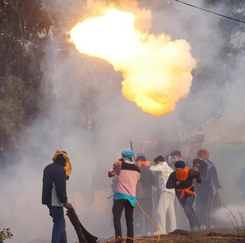 Potret Chaos Demo Petani India, Aparat Tembak Gas Air Mata