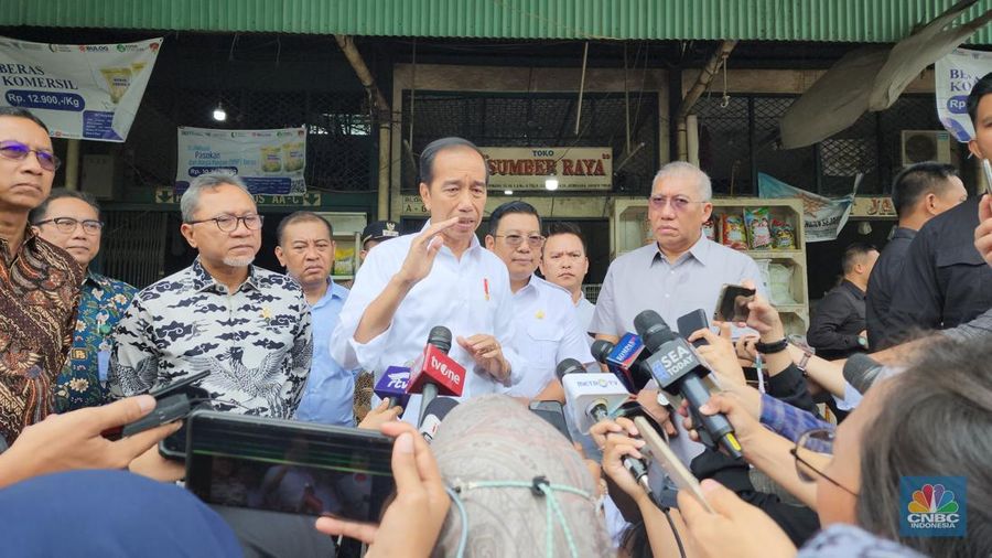 Presiden Jokowi tinjau stok beras di PIBC, Kamis (15/2/2024), dok: Bapanas