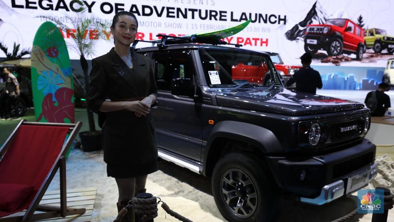 PT Suzuki Indomobil Sales (SIS) resmi meluncurkan produk SUV legendaris yaitu Suzuki Jimny 5-door dalam pameran otomotif Indonesia International Motor Show (IIMS) 2024 yang digelar di JIExpo Kemayoran, Jakarta pada Kamis (15/2/2024). (CNBC Indonesia/Tri Susilo)