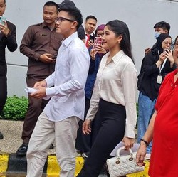 Pesona Erina Gundono Saat Coblos Pakai Merek Serba Dior