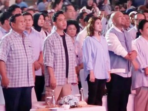 Gaya Kompak Selvi Ananda dan Titiek Soeharto Saat Pidato Kemenangan Prabowo