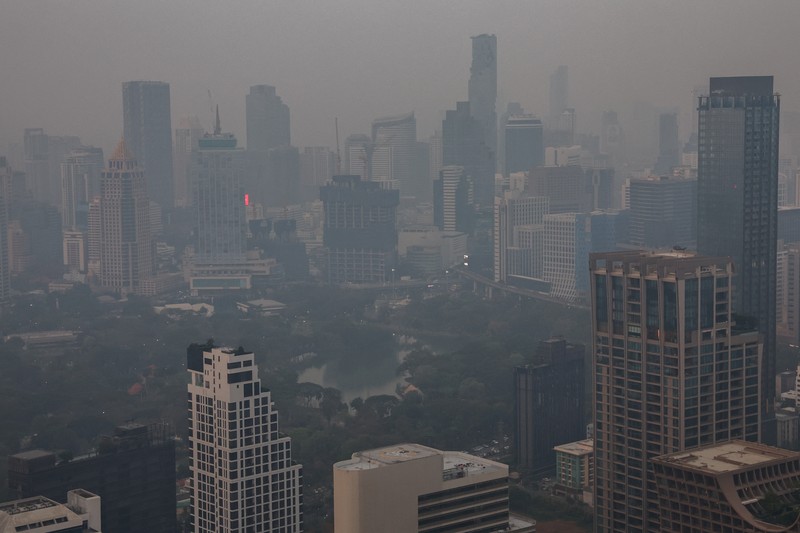 THAILAND-POLLUTION/ A view of the city amid air pollution during sunrise in Bangkok, Thailand, February 15, 2024. REUTERS/Athit Perawongmetha