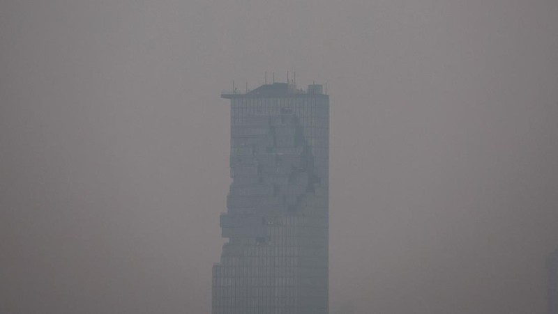 A view of the city amid air pollution during sunrise in Bangkok, Thailand, February 15, 2024. REUTERS/Athit Perawongmetha