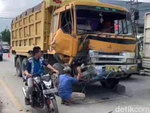 Sopir Truk Tabrak 6 Mobil di Medan gegara Rem Blong, 1 Orang Terluka
