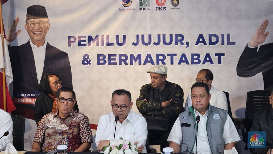 Update Tim Hukum dan Saksi AMIN di Rumah Koalisi Perubahan, Kebayoran Baru, Jakarta Selatan, Kamis (15/2/2024). (CNBC Indonesia/Intan Rakhmayanti Dewi)