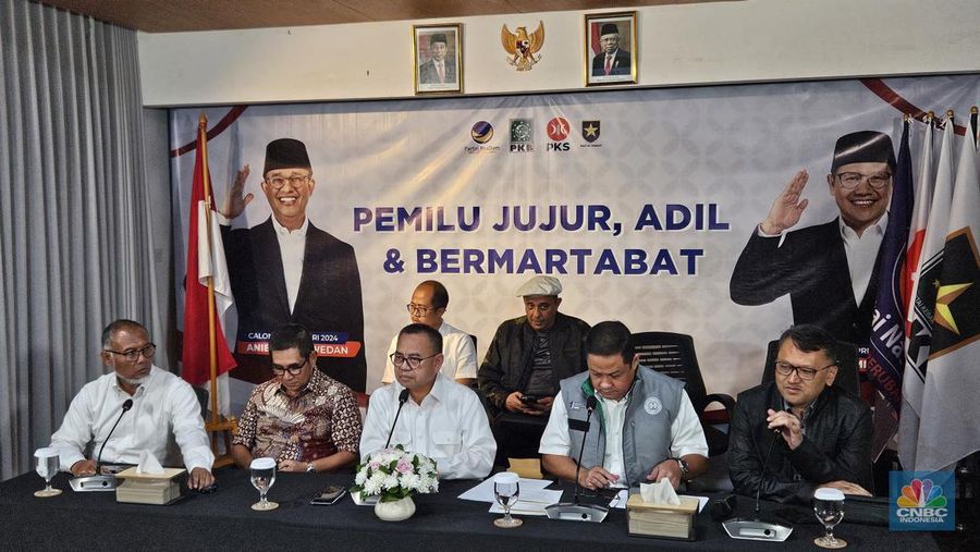 Update Tim Hukum dan Saksi AMIN di Rumah Koalisi Perubahan, Kebayoran Baru, Jakarta Selatan, Kamis (15/2/2024). (CNBC Indonesia/Intan Rakhmayanti Dewi)
