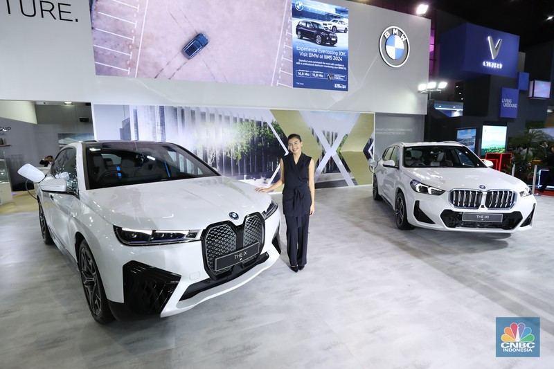 Pameran Indonesia International Motor Show (IIMS) 2024 digelar di JIExpo Kemayoran, Jakarta Pusat, pada 15-25 Februari. (CNBC Indonesia/Tri Susilo)
