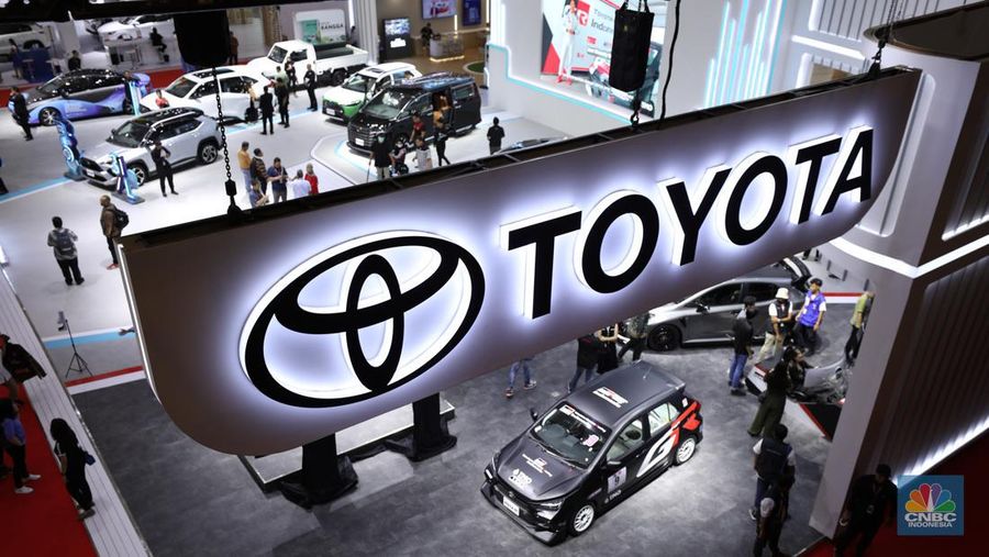 Booth Toyota di ajang IIMS 2024, Kamis (15/2/2024). (²©²ÊÍøÕ¾/Tri Susilo)
