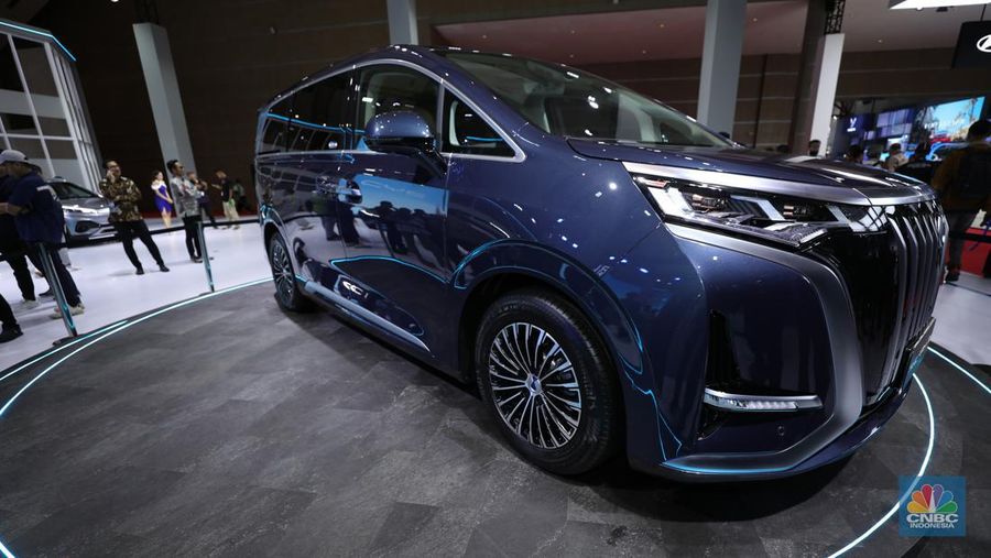 BYD Denza D9 EV diperkenalkan di IIMS 2024, Jakarta, (15/2/2024). (²©²ÊÍøÕ¾/Tri Susilo)