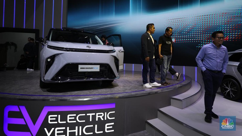 Pameran Indonesia International Motor Show (IIMS) 2024 digelar di JIExpo Kemayoran, Jakarta Pusat, pada 15-25 Februari. (CNBC Indonesia/Tri Susilo)