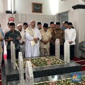 Prabowo Datangi Makam Habib Kwitang, Disambut Habib Ali & Ahmad Muzani