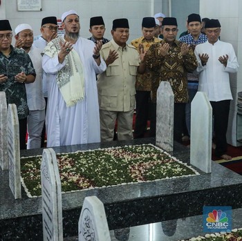 Prabowo Ziarah ke Makam Habib Ali Kwitang, Warga Teriak Presiden