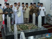 Prabowo Ziarah ke Makam Habib Ali Kwitang, Warga Teriak Presiden