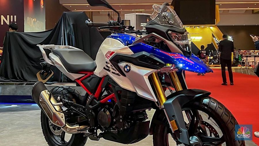 Di pasar otomotif Indonesia ada motor dengan banderol lebih dari Rp 1 miliar. Di ajang Indonesia International Motor Show (IIMS) 2024, motor tersebut rilis yakni BMW Motorrad R 1300 GS. (CNBC Indonesia/Ferry Sandi)