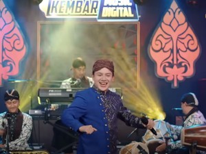 Lirik Lagu Fallden-Lamunan Versi Campursari