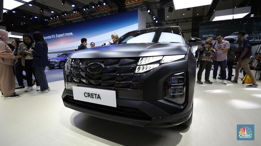 Pameran Indonesia International Motor Show (IIMS) 2024 digelar di JIExpo Kemayoran, Jakarta Pusat, pada 15-25 Februari. (CNBC Indonesia/Tri Susilo)