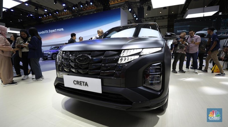 Pameran Indonesia International Motor Show (IIMS) 2024 digelar di JIExpo Kemayoran, Jakarta Pusat, pada 15-25 Februari. (CNBC Indonesia/Tri Susilo)
