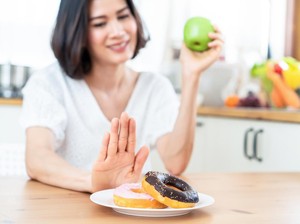 Enak Sih, Tapi 5 Makanan Ini Bisa Bikin Bad Mood Makin Parah