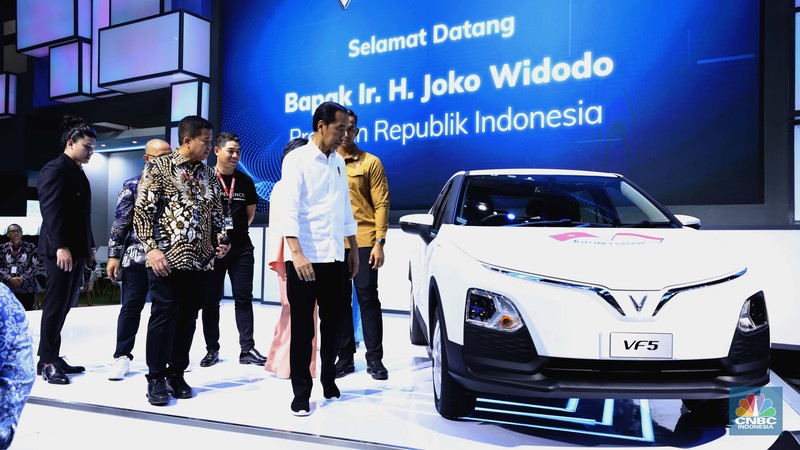 Pameran Indonesia International Motor Show (IIMS) 2024 digelar di JIExpo Kemayoran, Jakarta Pusat, pada 15-25 Februari. (CNBC Indonesia/Tri Susilo)