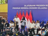 Puji Produk Kerupuk Miskin, Jokowi Beri Pesan Ini ke Nasabah Mekaar
