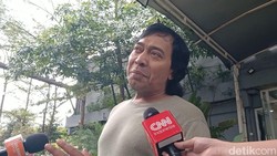 Uhuy... Komeng Bareng Jihan Fahira Resmi Jadi Anggota DPD