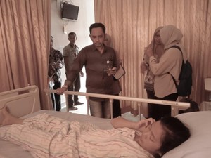 Pilu! Anggota KPPS Ini Digigit Ular saat Hendak Antar Segel ke TPS