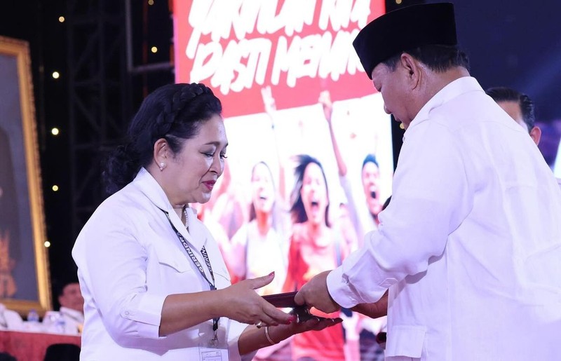 Momen calon Presiden nomor urut 02 Prabowo Subianto berfoto bersama mantan istrinya Titiek Soeharto dan putranya Didit Hediprasetyo dalam unggahan instagram milik Titiek Soeharto. (Instagram @titieksoeharto)