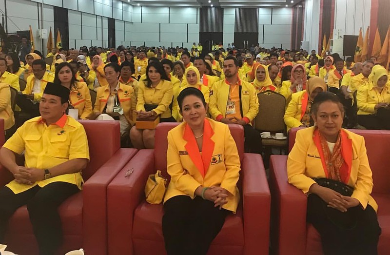 Momen calon Presiden nomor urut 02 Prabowo Subianto berfoto bersama mantan istrinya Titiek Soeharto dan putranya Didit Hediprasetyo dalam unggahan instagram milik Titiek Soeharto. Momen calon Presiden nomor urut 02 Prabowo Subianto berfoto bersama mantan istrinya Titiek Soeharto dan putranya Didit Hediprasetyo dalam unggahan instagram milik Titiek Soeharto. (Instagram @titieksoeharto)