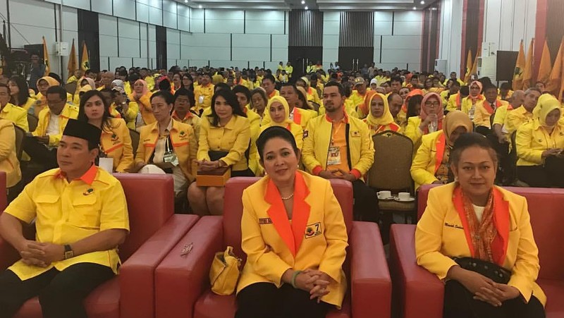 Momen calon Presiden nomor urut 02 Prabowo Subianto berfoto bersama mantan istrinya Titiek Soeharto dan putranya Didit Hediprasetyo dalam unggahan instagram milik Titiek Soeharto. (Instagram @titieksoeharto)