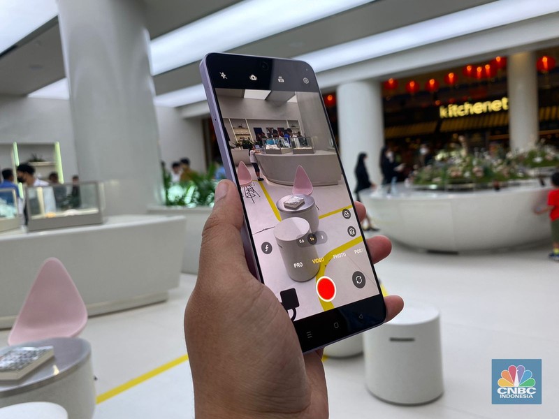 Oppo Reno 11 F. Oppo Reno 11 F. (CNBC Indonesia/Novina Putri Bestari)