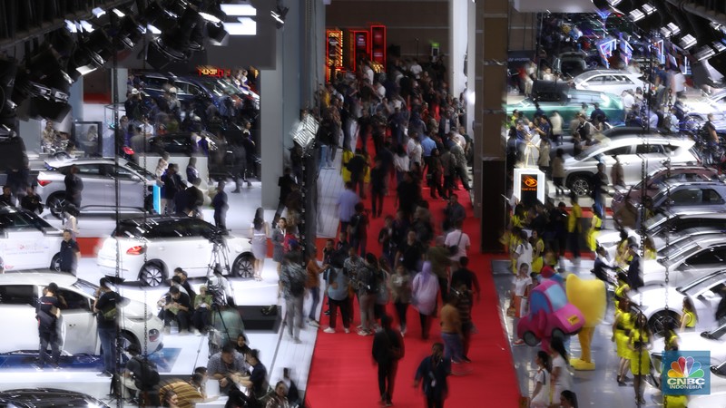 Pameran Indonesia International Motor Show (IIMS) 2024 digelar di JIExpo Kemayoran, Jakarta Pusat, pada 15-25 Februari. (CNBC Indonesia/Tri Susilo)