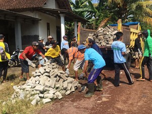 Caleg NasDem Diduga Tarik Bantuan Paving di Banyuwangi Angkat Bicara