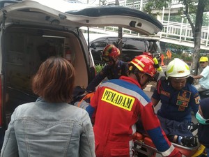 Pemotor di Matraman Luka dengan Mata Tertancap Spion Usai Hindari Angkot