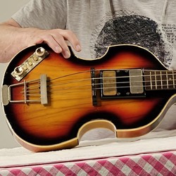 Bass Hofner Ikonik Paul McCartney Ditemukan Setelah 51 Tahun Hilang