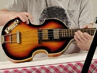 Bass Hofner Ikonik Paul McCartney Ditemukan Setelah 51 Tahun Hilang
