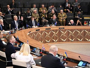 NATO Tambah Bantuan Amunisi dan Drone Tempur untuk Ukraina