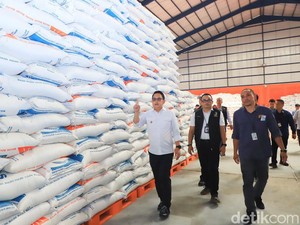Pj Gubernur Pastikan Stok Beras Jatim Aman hingga 6 Bulan ke Depan