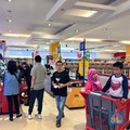 Diskon Besar-besaran! Transmart Cempaka Putih Ramai Pengunjung