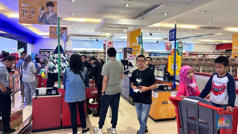 Transmart Full Day Sale di Transmart Cempaka Putih. (CNBC Indonesia/Zefanya)