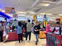 Diskon Besar-besaran! Transmart Cempaka Putih Ramai Pengunjung