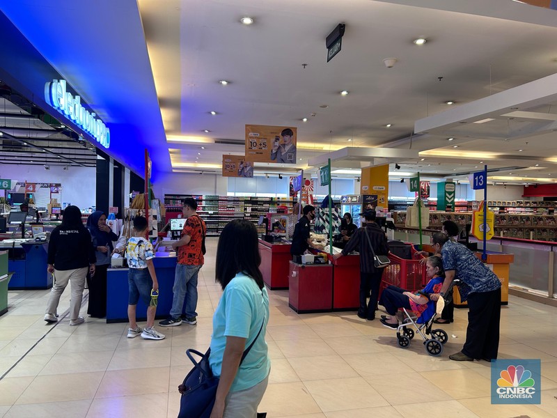 Transmart Full Day Sale di Transmart Cempaka Putih. (CNBC Indonesia/Zefanya)
