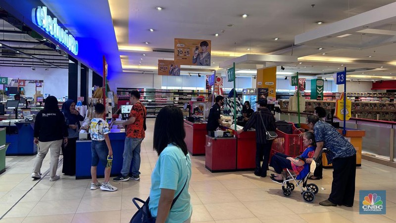 Transmart Full Day Sale di Transmart Cempaka Putih. (CNBC Indonesia/Zefanya)
