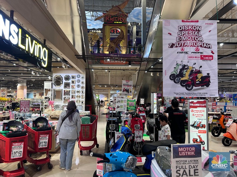 Transmart Full Day Sale di Transmart Cempaka Putih. (CNBC Indonesia/Zefanya)