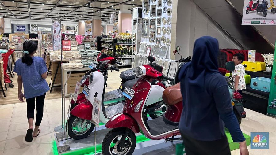 Transmart Full Day Sale di Transmart Cempaka Putih. (CNBC Indonesia/Zefanya)