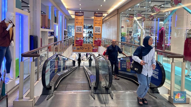 Transmart Full Day Sale di Transmart Cempaka Putih. (CNBC Indonesia/Zefanya)