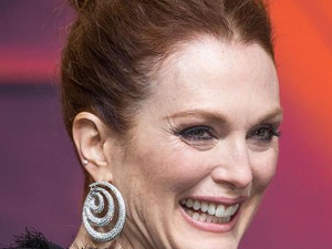 7 Gaya Rambut Messy Bun a La Artis, Tetap Cantik dengan Cepolan